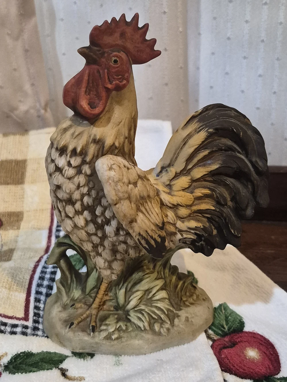Vintage Homco Rooster & Hen Figurines 1446 & Franco Apple Dish Towels 4pc Lot